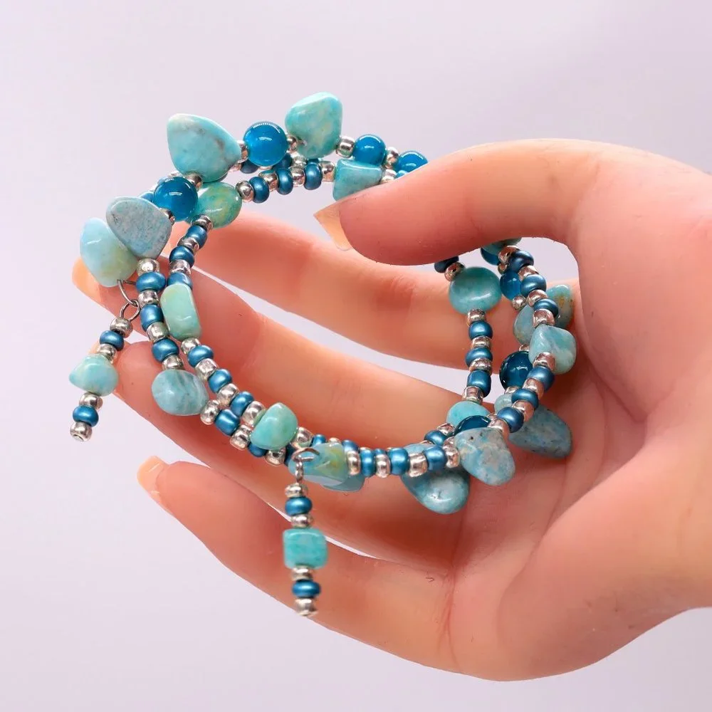 Memory wire Turquoise bracelet with seed beads and hanging accents. - Picture 2 of 8